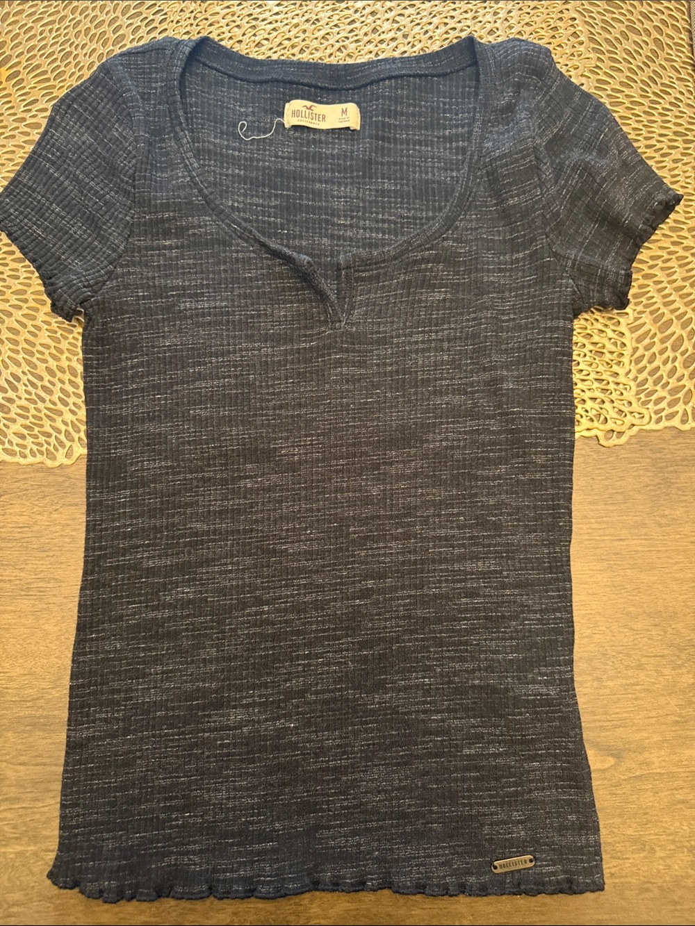 Hollister Women's Dark black Heather Short Sleeve Scoop Tee
